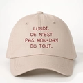 Beige katoenen baseballcap met rode LUNDI CE N'EST tekstprint en verstelbare riem - Eén maat / Beige