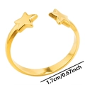 Primer plano del anillo ajustable con estrella dorada y medida de diámetro 1,7 cm - Dorado