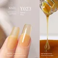 Vernis à ongles gel ambre Y023 avec finitions mate et brillante sur les ongles - Y-023 Cire d'Abeille