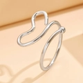 Minimalistischer silberner Herzring aus Edelstahl mit glänzender Oberfläche - Silber