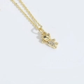 Collana con ciondolo a orsetto dorato con accenti di diamanti bianchi e catena - Orso (Che Saluta)