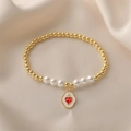 Bracciale a sfere dorate con perle bianche e ciondolo a cuore rosso su fondo di raso - Stile Smalto Cuore Rosso