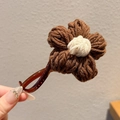 Pince à cheveux vintage faite à la main avec fleur en laine marron et perles fines - Pince Bec de Canard à Fleurs Tissées / Café Foncé