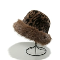 Winter Damen Fischerhut aus flauschigem Kunstpelz mit Leopardenmuster auf einem Ständer - M / Kaffee Leopard