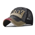 Dettaglio della toppa ricamata AFNY e cuciture invecchiate sul cappello baseball - Regolabile / Verde Militare Lavato