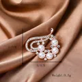 Rose gold floral pearl brooch with sparkling rhinestones in a 3.7cm x 4.0cm size - Y-16 Rose Gold Pearl Rhinestone Brooch