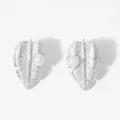 Eleganti orecchini a lobo a foglia d'argento con perle e trama di venature reali - Argento (PD3333)