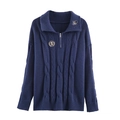 Jersey de punto trenzado azul marino con cuello de media cremallera y bordado dorado - S / Azul marino