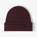 Bonnet en maille côtelée bordeaux foncé avec motif zigzag noir et doublure polaire - Réglable / Rouge Vin (24B005)