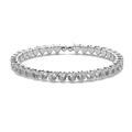 Dettaglio del bracciale a cuore in argento con pavé di zirconi e lucentezza metallica - Bracciale a Cuore in Zirconia Bianca Oro Bianco
