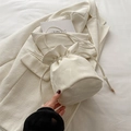 Sac seau blanc minimaliste avec texture marbrée et cordon pour femmes - Blanc