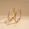 Minimalistische geometrische runde Ohrringe in Gold mit strukturierter Metalloberfläche - Durchmesser 30MM / Gold