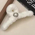 Pinza per capelli in finta pelliccia bianca con decorazione a perla grande - 12cm / Bianco