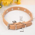Collare per animali in pelle beige con perle bianche e fibbia in lega diamantata - S / Cachi