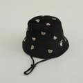 Dettaglio cappello alla pescatora in velluto nero con orsetti ricamati e cinturino - Taglia unica / Nero