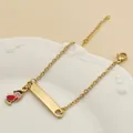 Bracelet en acier doré avec pendentif dessin animé et plaque d'identité polie - Singe (Figurine Vêtements Rouges)