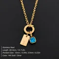 Collar premium de acero dorado con placa letra I y colgante de cristal azul cuadrado - Letra I