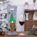 Vista detallada de fundas para botellas de vino gnomos de Navidad en gris y verde con brillo - Base Gris Sombrero Verde