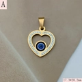 Makroansicht Herzanhänger Böser Blick in Gold mit Kristallen und Maßen 17,3*20,2 mm - Stil A-Herz Böser Blick
