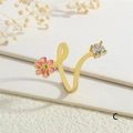 Anillo ajustable dorado de flores con pétalos de esmalte rosa y piedra circón - Abierto Ajustable / Flor Rosa