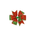Nahaufnahme der rot-grünen Weihnachtsschleife mit Schneeflocken- und Baum-Motiven - Stil 15