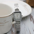 Orologio quadrato in acciaio inossidabile argento con numeri romani e cinturino a maglie - Bianco