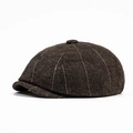Klassieke donkerbruine newsboy pet in visgraatwol met subtiele verticale streepstructuur - koffiekleur