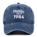 Cappellino in cotone blu navy lavato con ricamo bianco Vintage 1984 e tre stelle - Regolabile / Blu navy