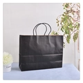Bolsa de regalo de papel kraft negro liso con asas negras en superficie azul - 25*32*11 / Negro