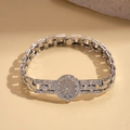Dettaglio del bracciale placcato oro 18k con chiusura a orologio e zirconi scintillanti - Argento