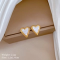 Orecchini a cuore dorati con inserto in madreperla bianca su tessuto di seta pura - Acciaio al titanio / Orecchini a Lobo a Cuore (J418)