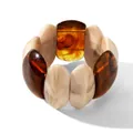 Detalle de brazalete elástico de resina ámbar de 4,4 cm de ancho con patrón de mármol - Pulsera Ovalada Larga de Contraste Crema Ámbar (HC-B20493)