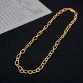 Goldene gedrehte Kordelkette mit Karabinerverschluss auf schwarzem Strukturstoff - 60CM