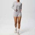 Ensemble de yoga gris clair 3 pièces avec veste cintrée, débardeur et short taille haute - Gris Givré
