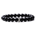 Dettaglio del bracciale di agata nera con distanziatore metallico geometrico in argento puro - Agata Nera Lucida