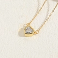 Elegante goldene Herzanhänger-Halskette mit klarem Zirkonia an einer feinen Kette - Herz
