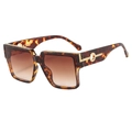 Chic oversized square tortoiseshell sunglasses with gradient tea lenses and gold hardware - Leopard Frame Gradient Tea Lens