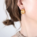 Orecchini vintage in metallo stile francese con perle bianche e zirconi lucidi - Oro