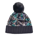 Detalle de costuras de lentejuelas y pompón suave en el gorro de punto negro - Gorro de punto con lentejuelas / Negro