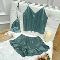 Dreiteiliges Satin-Schlafanzug-Set in Dunkelgrün mit Camisole, Rüschenshorts und Beutel - Olivgrün