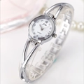 Élégante montre-bracelet argentée pour femme avec strass et bracelet en métal poli - Bracelet Argenté Cadran Blanc / Cadran Blanc Argenté
