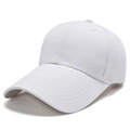 Klassische weiße Baseballkappe mit Sechs-Panel-Struktur und verlängerter gebogener Krempe - Verstellbar / Schlicht Weiß Stil