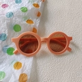 Kids round sunglasses in matte peach pink with brown lenses for sun protection - Orange Pink