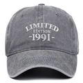 Dettaglio del ricamo Limited Edition 1991 su cappellino in cotone lavato grigio - Regolabile / Grigio