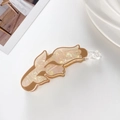 Detalle de pinza para el pelo de acrílico jaspeado grande con elegante borde dorado - Caqui