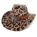 Dettaglio del cappello da cowboy leopardato con fibbia in metallo a testa di toro e stella - Parte Superiore a Cuore / Caffè Chiaro