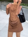 Abito corto marrone a maniche lunghe con patchwork di pizzo floreale e dettagli arricciati - S / Marrone
