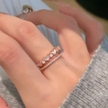 Zweilagiger Ring aus Roségold mit Zirkon-Pflaster und Herz-Perlmutt-Anhängern für Damen - Herz Offener Stil / Roségold