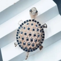 Detailed view of cute turtle brooch featuring sparkling blue rhinestones and elegant gold tone. - 5.5*3.2*1.4cm / Rose Gold