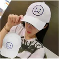 Casquette de baseball blanche avec icône visage pleurant brodée bleue pour femme - Adulte / Visage Triste Blanc